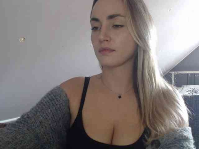 Model: ScarlettXQueen
