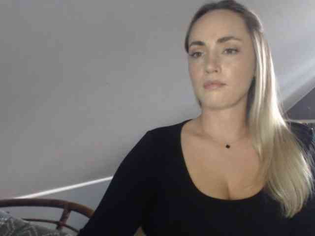 Model: ScarlettXQueen
