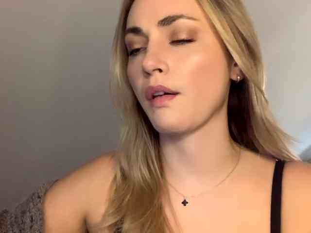 Model: ScarlettXQueen