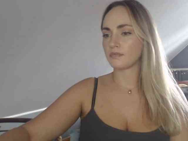 ScarlettXQueen webcam