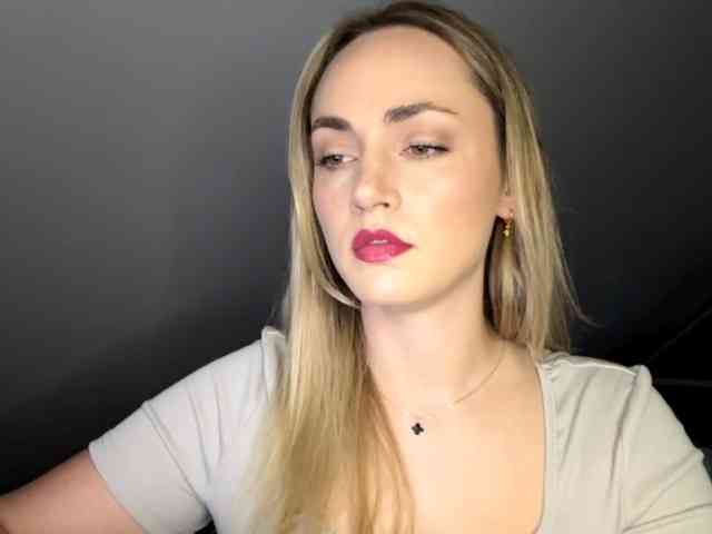 ScarlettXQueen webcam