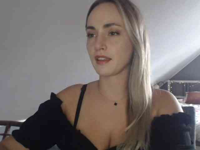 Model: ScarlettXQueen