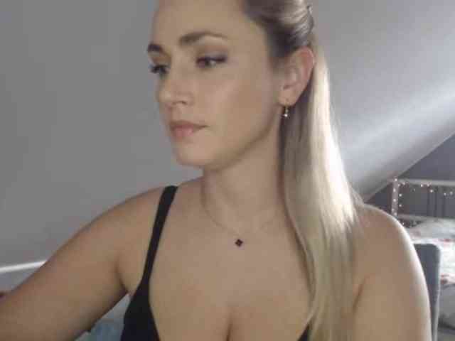 ScarlettXQueen webcam