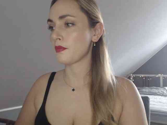 Model: ScarlettXQueen