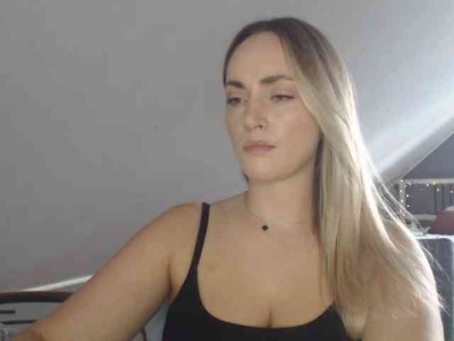 Model: ScarlettXQueen