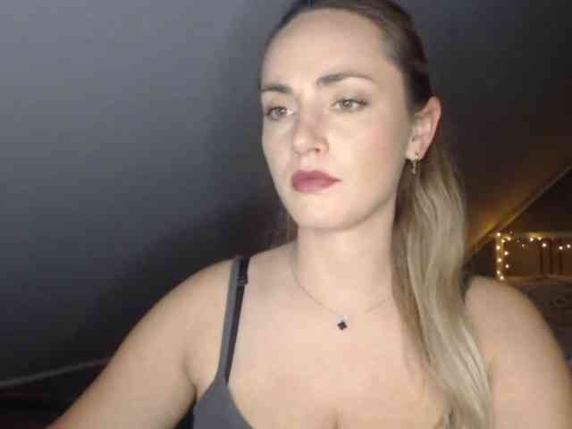 ScarlettXQueen webcam