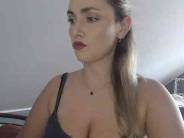 Model: ScarlettXQueen