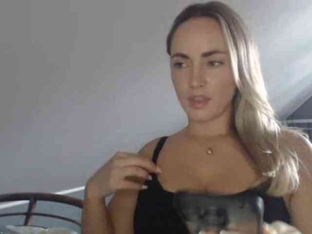 ScarlettXQueen webcam