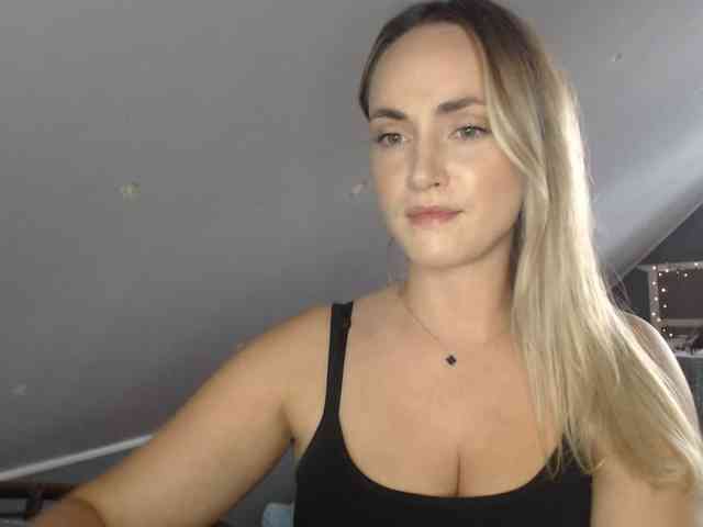 Model: ScarlettXQueen