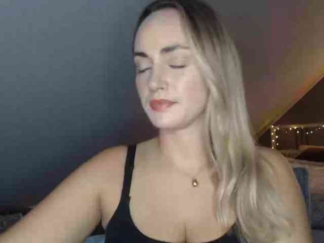 ScarlettXQueen webcam