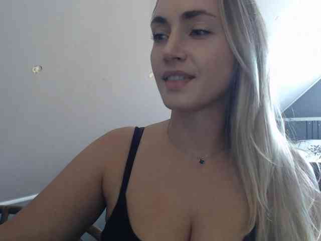 Model: ScarlettXQueen
