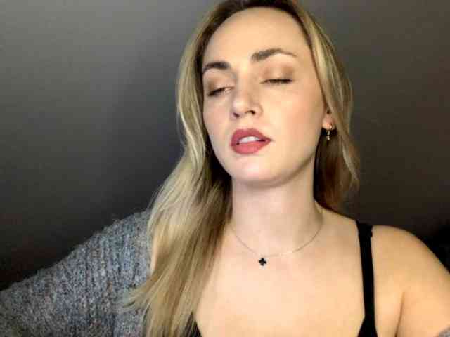 ScarlettXQueen webcam