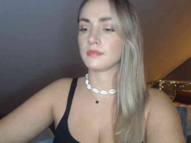 Model: ScarlettXQueen