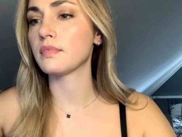 ScarlettXQueen webcam