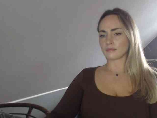 Model: ScarlettXQueen
