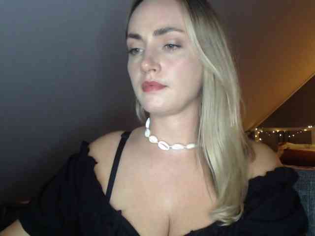 Model: ScarlettXQueen
