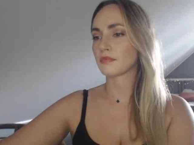 ScarlettXQueen webcam