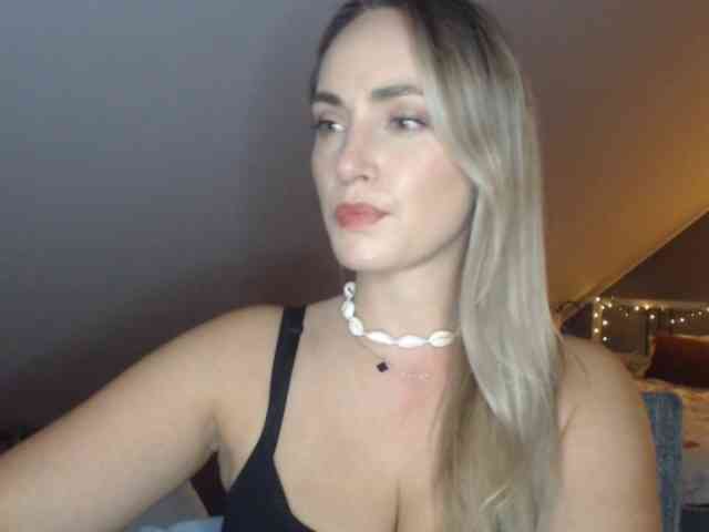 Model: ScarlettXQueen