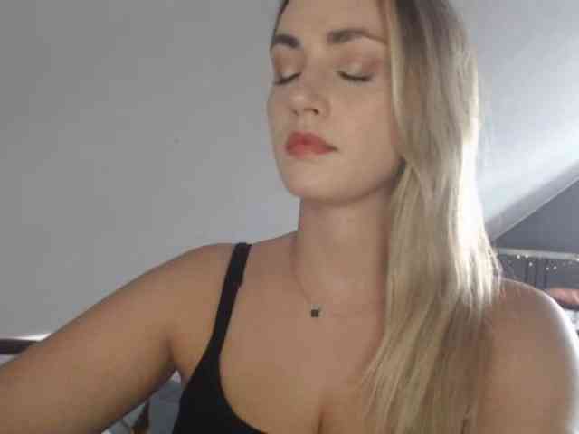 Model: ScarlettXQueen
