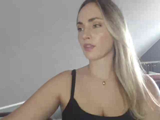 Model: ScarlettXQueen