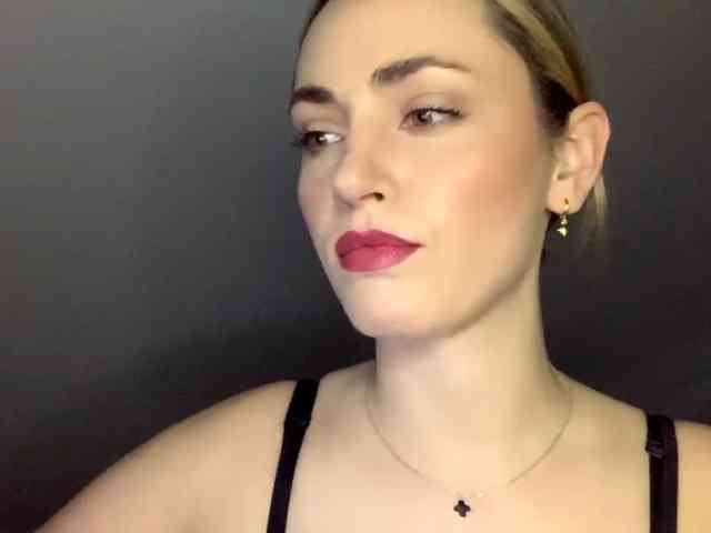 ScarlettXQueen webcam