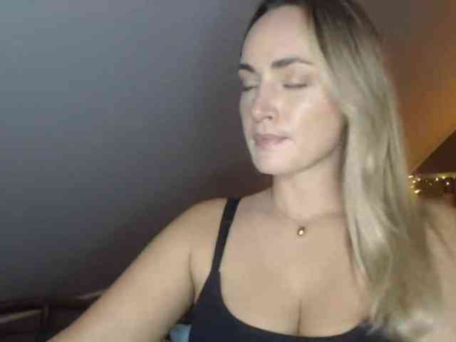 ScarlettXQueen webcam