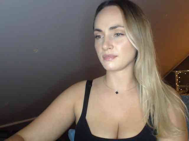 Model: ScarlettXQueen