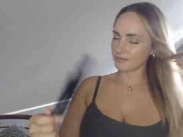 ScarlettXQueen webcam