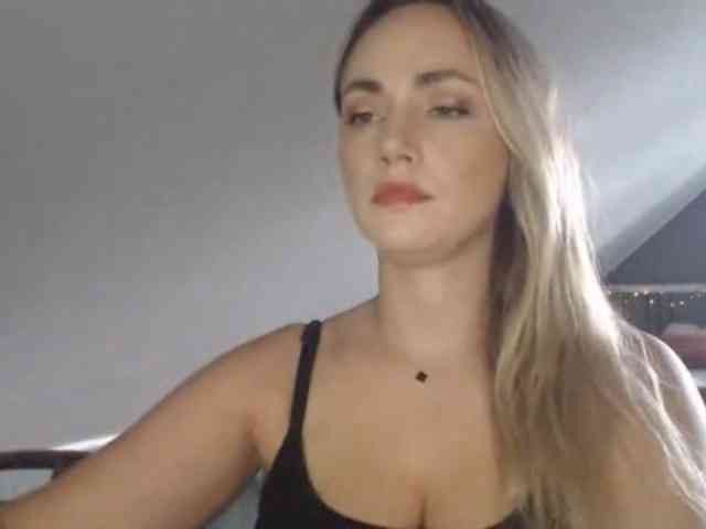 ScarlettXQueen webcam
