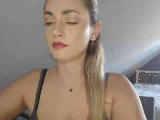 ScarlettXQueen webcam