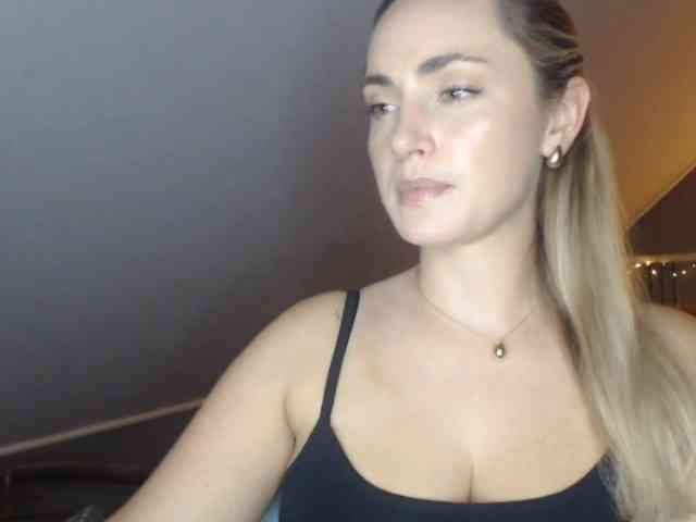 Model: ScarlettXQueen