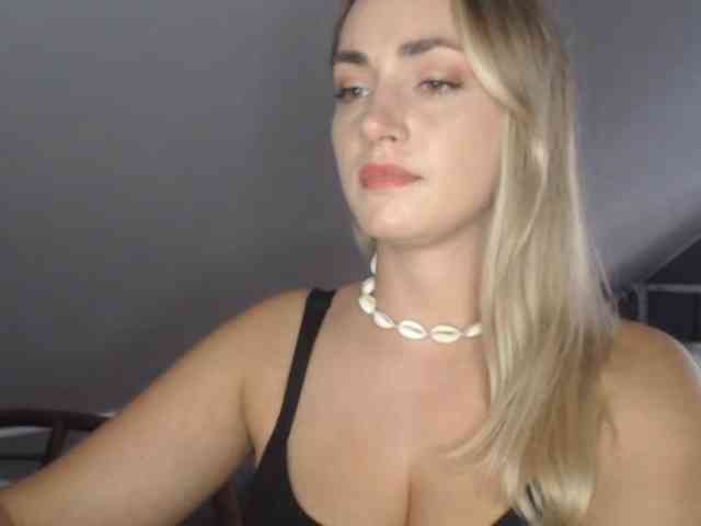 Model: ScarlettXQueen