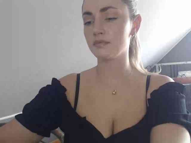 Model: ScarlettXQueen