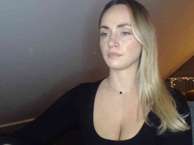 Model: ScarlettXQueen