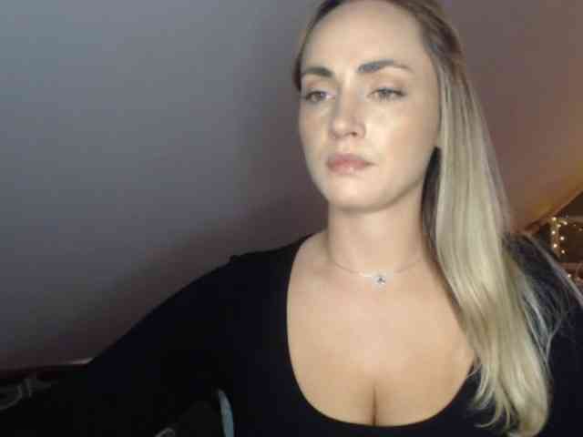Model: ScarlettXQueen