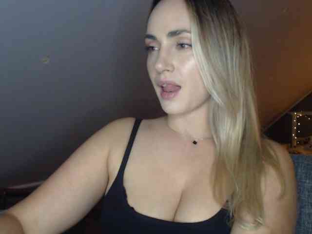 ScarlettXQueen webcam
