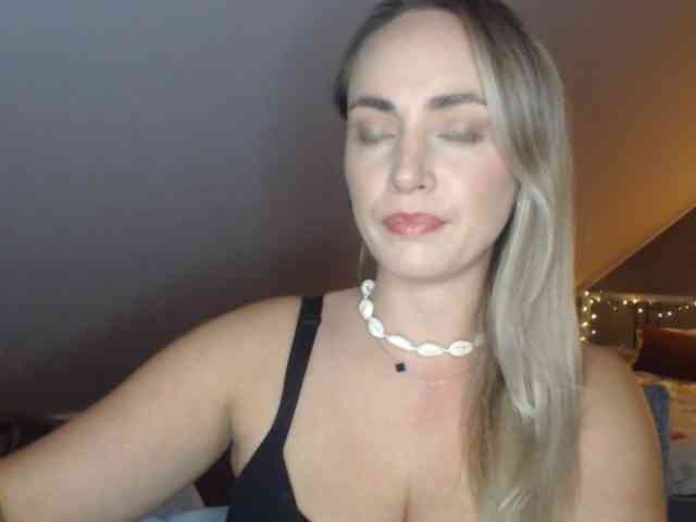 Model: ScarlettXQueen