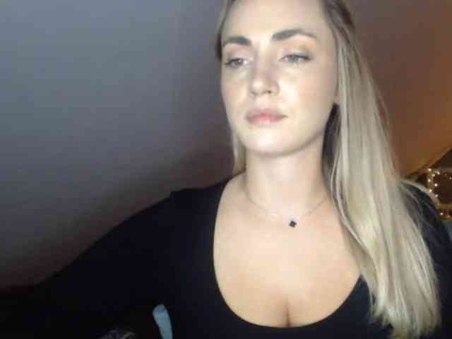 Model: ScarlettXQueen