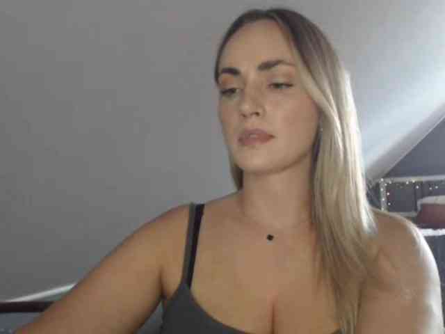 ScarlettXQueen webcam