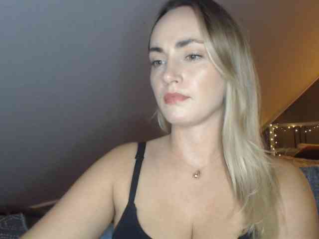 Model: ScarlettXQueen