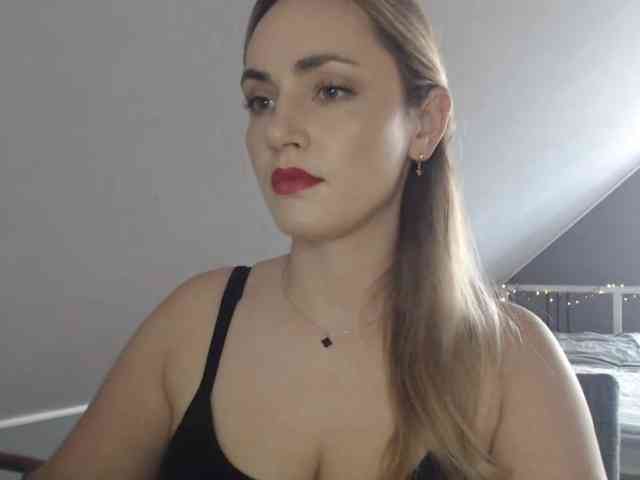 Model: ScarlettXQueen