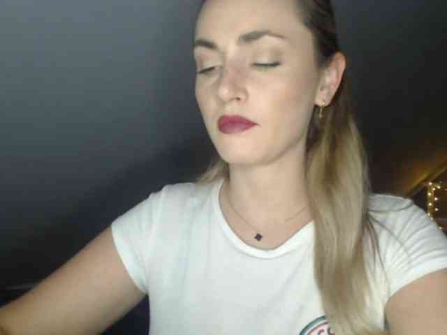 ScarlettXQueen webcam