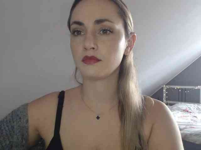 Model: ScarlettXQueen