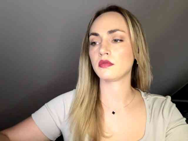 ScarlettXQueen webcam