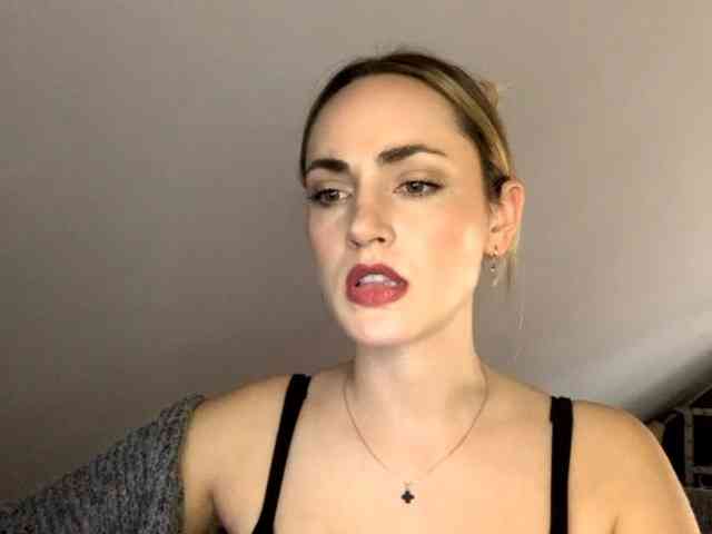 Model: ScarlettXQueen