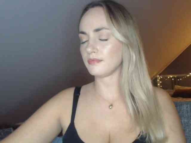 ScarlettXQueen webcam