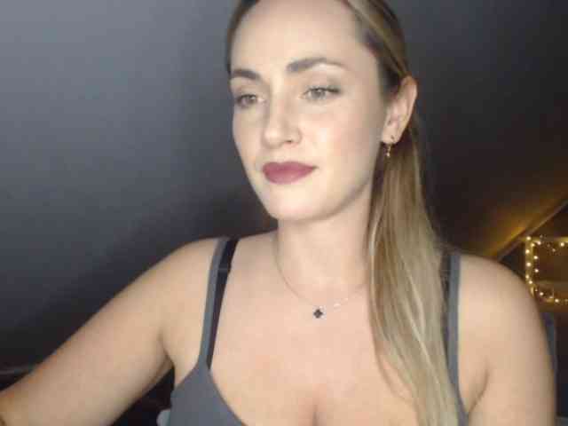 Model: ScarlettXQueen