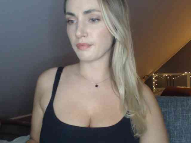 Model: ScarlettXQueen