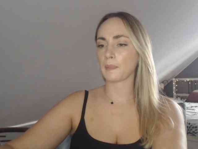 Model: ScarlettXQueen