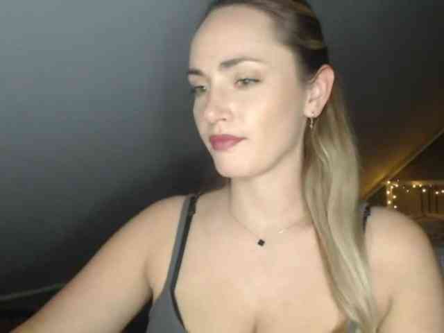 ScarlettXQueen webcam